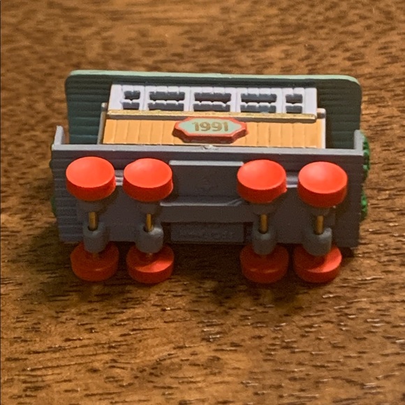 Vintage Hallmark Keepsake Mini Passenger Car Ornament - Picture 3 of 9